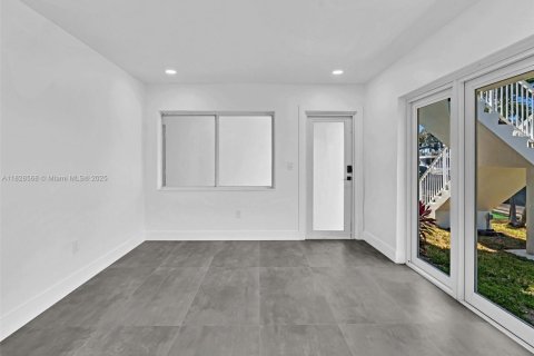 Купить коммерческую недвижимость в Норт-Майами, Флорида № 2034548 - фото 10