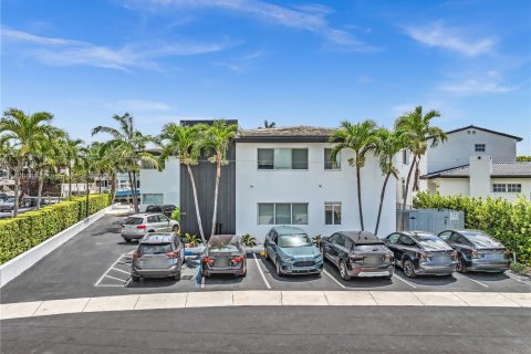 Купить коммерческую недвижимость в Норт-Майами, Флорида № 2034548 - фото 2