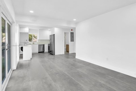 Купить коммерческую недвижимость в Норт-Майами, Флорида № 2034548 - фото 8