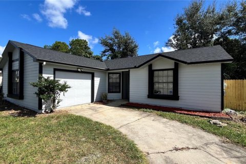 House in Orlando, Florida 3 bedrooms, 111.3 sq.m. № 1853065 - photo 1