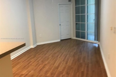 Condo in Fort Lauderdale, Florida, 2 bedrooms  № 1843984 - photo 2