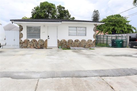 Commercial property in Miami, Florida 1 bedroom, 20.44 sq.m. № 2246688