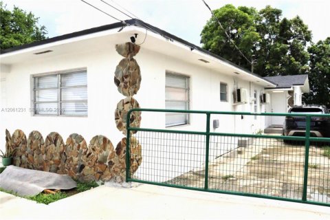 Commercial property in Miami, Florida 1 bedroom, 20.44 sq.m. № 2246688 - photo 2