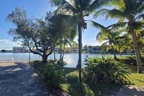 Condominio en venta en Miami, Florida, 1 dormitorio, 88.63 m2 № 1852322 - foto 2