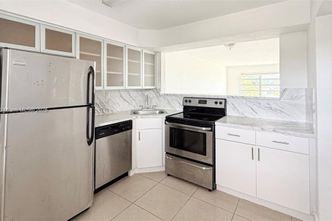 Condominio en venta en Miami, Florida, 1 dormitorio, 88.63 m2 № 1852322 - foto 16
