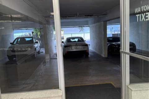 Condo in North Miami, Florida, 1 bedroom  № 2001748 - photo 24