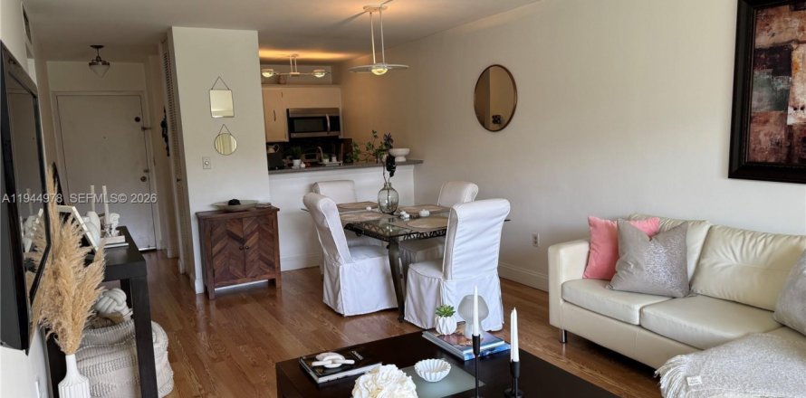 Condo in North Miami, Florida, 1 bedroom  № 2001748