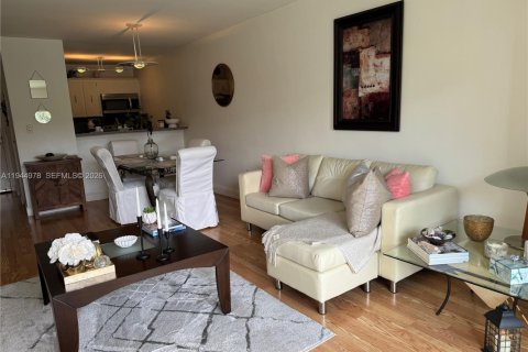Condo in North Miami, Florida, 1 bedroom  № 2001748 - photo 5