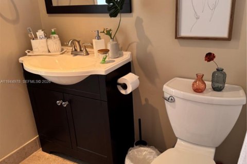 Condo in North Miami, Florida, 1 bedroom  № 2001748 - photo 13