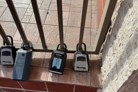 Condo in North Miami, Florida, 1 bedroom  № 2001748 - photo 28