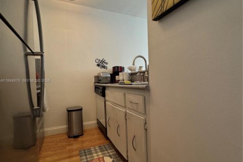 Condo in North Miami, Florida, 1 bedroom  № 2001748 - photo 10