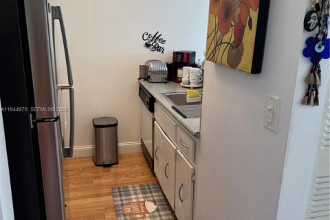 Condo in North Miami, Florida, 1 bedroom  № 2001748 - photo 8
