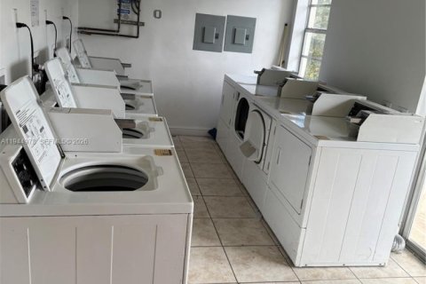 Condo in North Miami, Florida, 1 bedroom  № 2001748 - photo 23