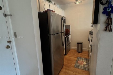 Condo in North Miami, Florida, 1 bedroom  № 2001748 - photo 9