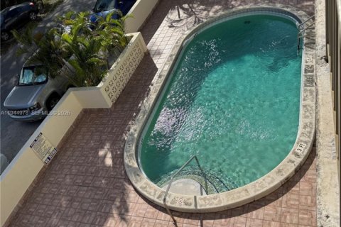 Condo in North Miami, Florida, 1 bedroom  № 2001748 - photo 15