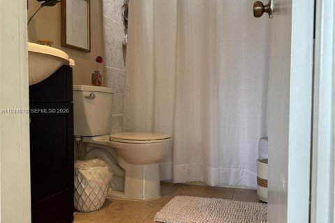 Condo in North Miami, Florida, 1 bedroom  № 2001748 - photo 12
