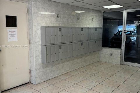 Condo in North Miami, Florida, 1 bedroom  № 2001748 - photo 25