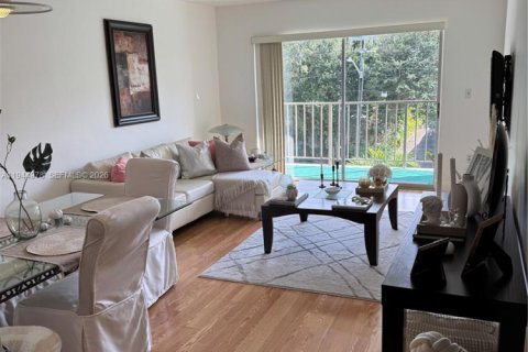 Condo in North Miami, Florida, 1 bedroom  № 2001748 - photo 4