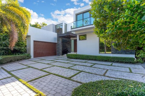 Villa ou maison à louer à Bal Harbour, Floride: 7 chambres, 573.11 m2 № 1946423 - photo 2