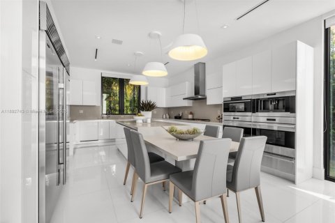 Villa ou maison à louer à Bal Harbour, Floride: 7 chambres, 573.11 m2 № 1946423 - photo 23