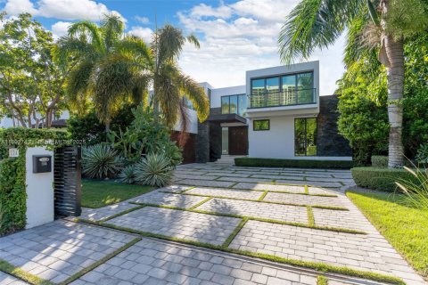 Villa ou maison à louer à Bal Harbour, Floride: 7 chambres, 573.11 m2 № 1946423 - photo 1