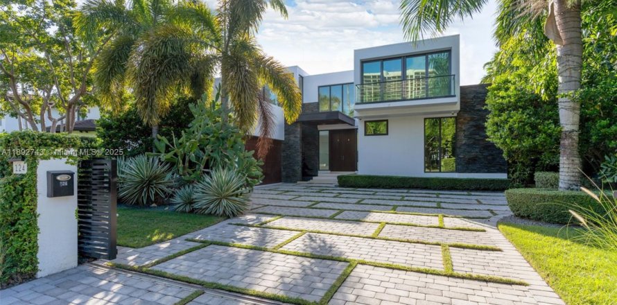Villa ou maison à Bal Harbour, Floride 7 chambres, 573.11 m2 № 1946423