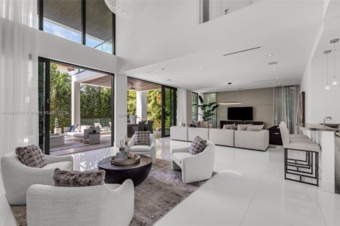 Villa ou maison à louer à Bal Harbour, Floride: 7 chambres, 573.11 m2 № 1946423 - photo 13