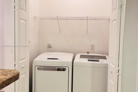 Townhouse in Miramar, Florida 3 bedrooms, 132.2 sq.m. № 1887648 - photo 7