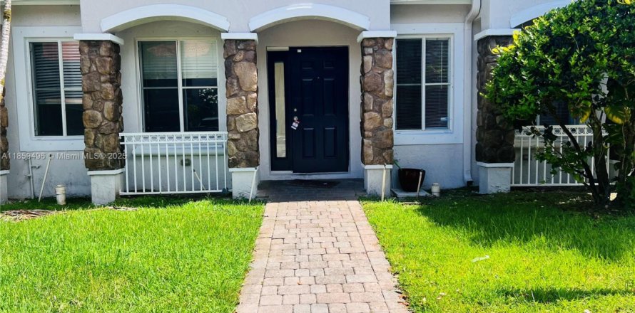 Townhouse in Miramar, Florida 3 bedrooms, 132.2 sq.m. № 1887648