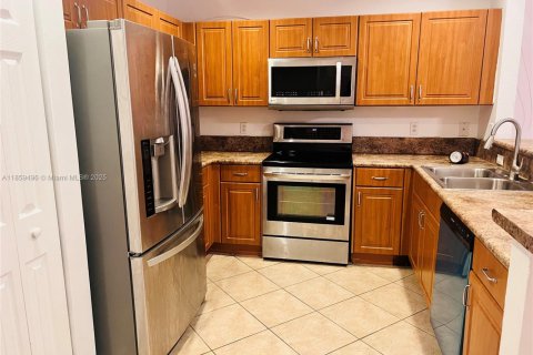 Townhouse in Miramar, Florida 3 bedrooms, 132.2 sq.m. № 1887648 - photo 6