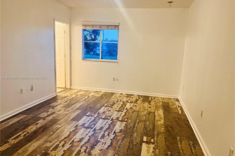 Townhouse in Miramar, Florida 3 bedrooms, 132.2 sq.m. № 1887648 - photo 10