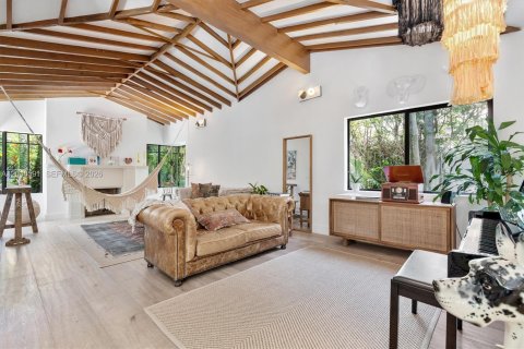 House in Miami, Florida 4 bedrooms, 286.7 sq.m. № 2087918 - photo 4