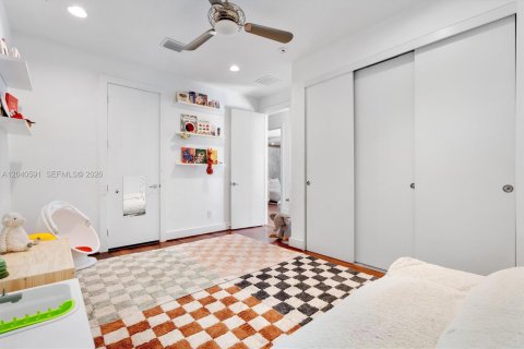 House in Miami, Florida 4 bedrooms, 286.7 sq.m. № 2087918 - photo 17