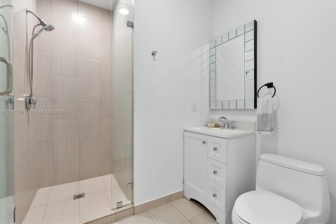 House in Miami, Florida 4 bedrooms, 286.7 sq.m. № 2087918 - photo 29