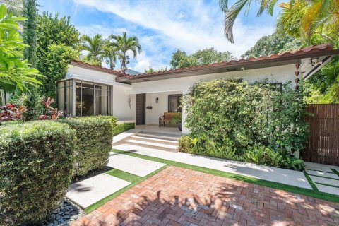 House in Miami, Florida 4 bedrooms, 286.7 sq.m. № 2087918 - photo 30
