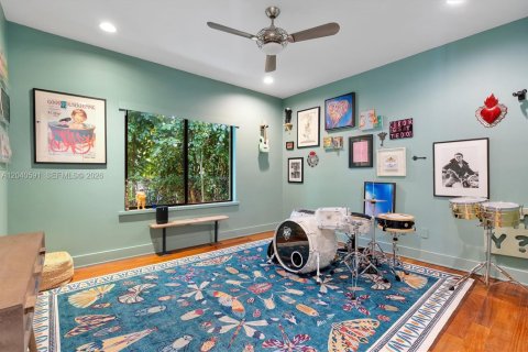 House in Miami, Florida 4 bedrooms, 286.7 sq.m. № 2087918 - photo 20