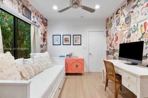 House in Miami, Florida 4 bedrooms, 286.7 sq.m. № 2087918 - photo 27