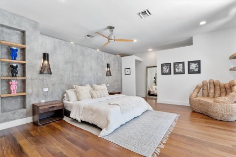 House in Miami, Florida 4 bedrooms, 286.7 sq.m. № 2087918 - photo 23