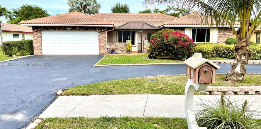 Дом в Корал-Спрингс, Флорида 3 спальни, 189.71м2 № 1992716