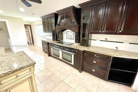 Снять в аренду виллу или дом в Корал-Спрингс, Флорида 3 спальни, 189.71м2, № 1992716 - фото 22