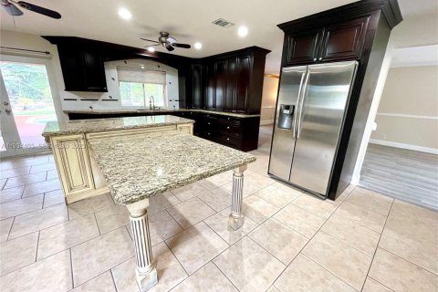 Снять в аренду виллу или дом в Корал-Спрингс, Флорида 3 спальни, 189.71м2, № 1992716 - фото 5