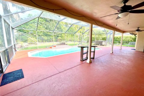 Снять в аренду виллу или дом в Корал-Спрингс, Флорида 3 спальни, 189.71м2, № 1992716 - фото 25