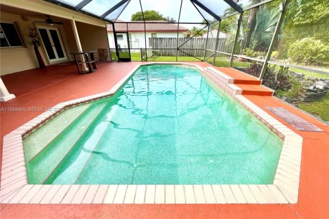 Снять в аренду виллу или дом в Корал-Спрингс, Флорида 3 спальни, 189.71м2, № 1992716 - фото 8