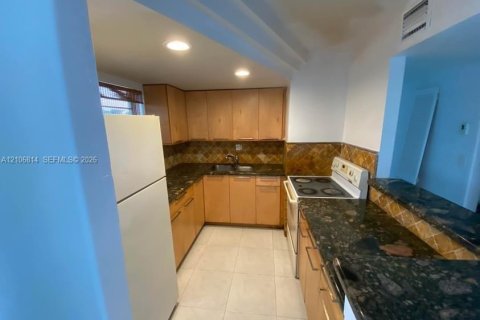 Copropriété à louer à Margate, Floride: 2 chambres, 92.9 m2 № 2423319 - photo 2