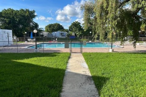 Copropriété à louer à Margate, Floride: 2 chambres, 92.9 m2 № 2423319 - photo 13