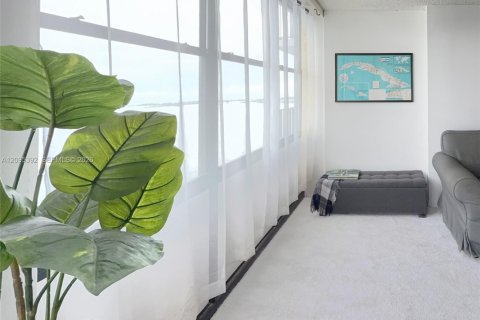 Condo in Miami, Florida, 1 bedroom  № 2393260 - photo 5