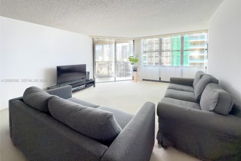 Condo in Miami, Florida, 1 bedroom  № 2393260 - photo 3