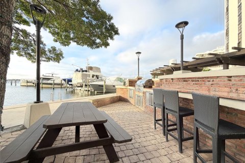 Condo in Miami, Florida, 1 bedroom  № 2393260 - photo 28
