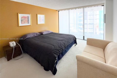 Condo in Miami, Florida, 1 bedroom  № 2393260 - photo 12