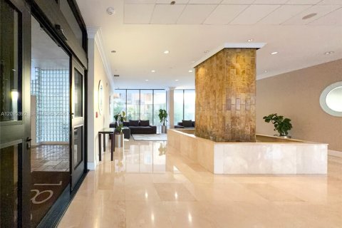 Condo in Miami, Florida, 1 bedroom  № 2393260 - photo 21